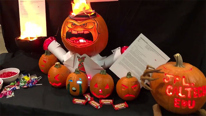 30 хэллоуинских тыкв, вырезанных инженерами НАСА (вот что значит технической подход) хэллоуинские тыквы вырезанные инженерами НАСА, неофициальный конкурс резьбы по тыкве