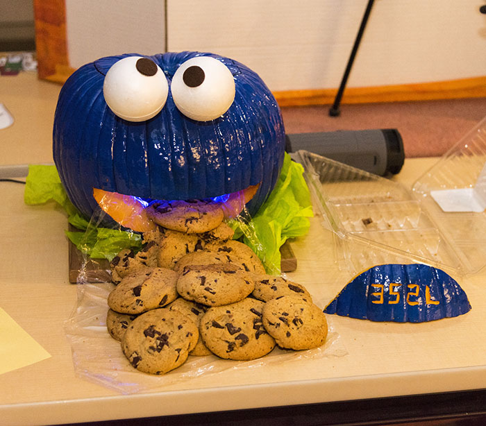 30 хэллоуинских тыкв, вырезанных инженерами НАСА (вот что значит технической подход) хэллоуинские тыквы вырезанные инженерами НАСА, неофициальный конкурс резьбы по тыкве