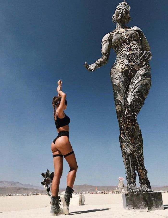 30 самых горячих девушек с фестиваля света и огня «Burning Man 2018» самые горячие девушки с фестиваля «Burning Man 2018», «Burning Man 2018