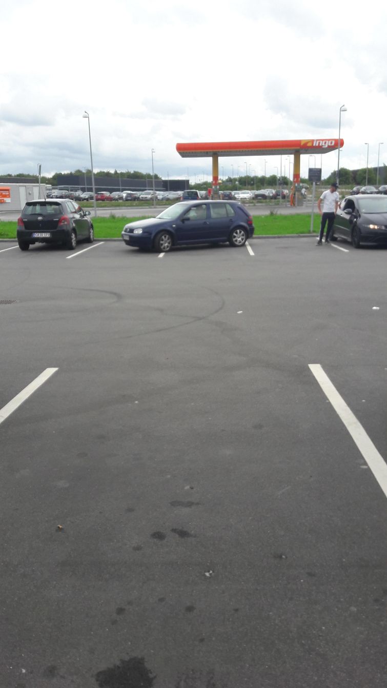 Это могли бы быть нормальные вещи,если бы их не испортили криворукие недостатки в дизайне, глупый дизайн, испорченные вещи, недостатки в вещах