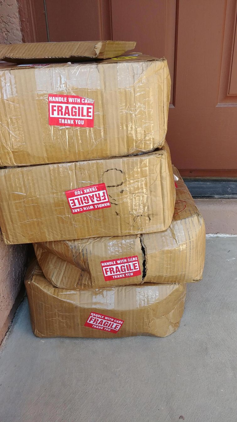 Это могли бы быть нормальные вещи,если бы их не испортили криворукие недостатки в дизайне, глупый дизайн, испорченные вещи, недостатки в вещах