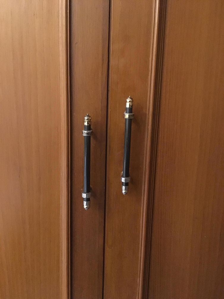 Это могли бы быть нормальные вещи,если бы их не испортили криворукие недостатки в дизайне, глупый дизайн, испорченные вещи, недостатки в вещах