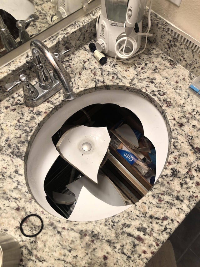 04-12-01-1618563711345433058