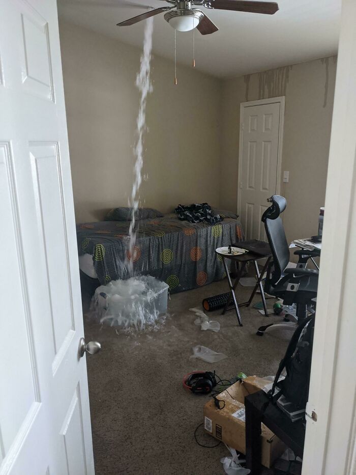 04-12-12-1619773954272345771