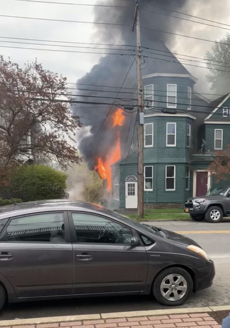 04-12-12-1619773957270351750