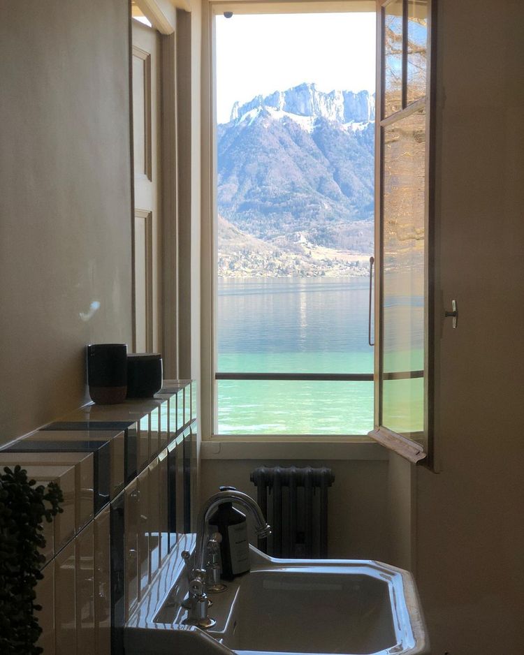 04-16-44-16190126911725883904