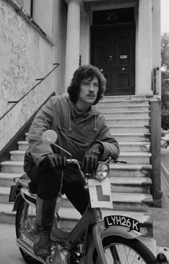 04-18-11-161910431473916616