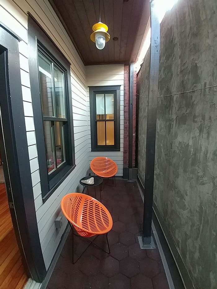 05-15-43-16215145851685980168