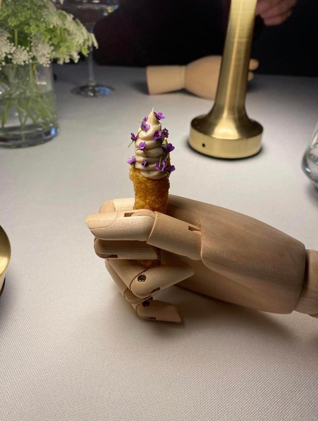 06-11-11-1622621518335452762