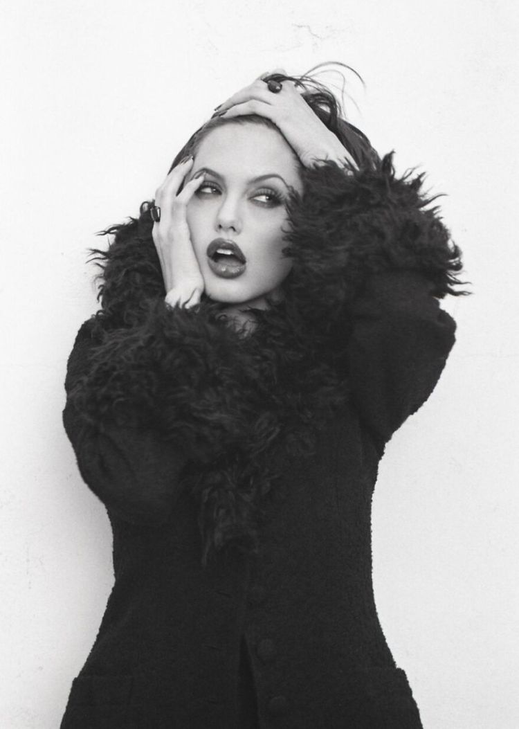 06-16-44-16237646571726320212