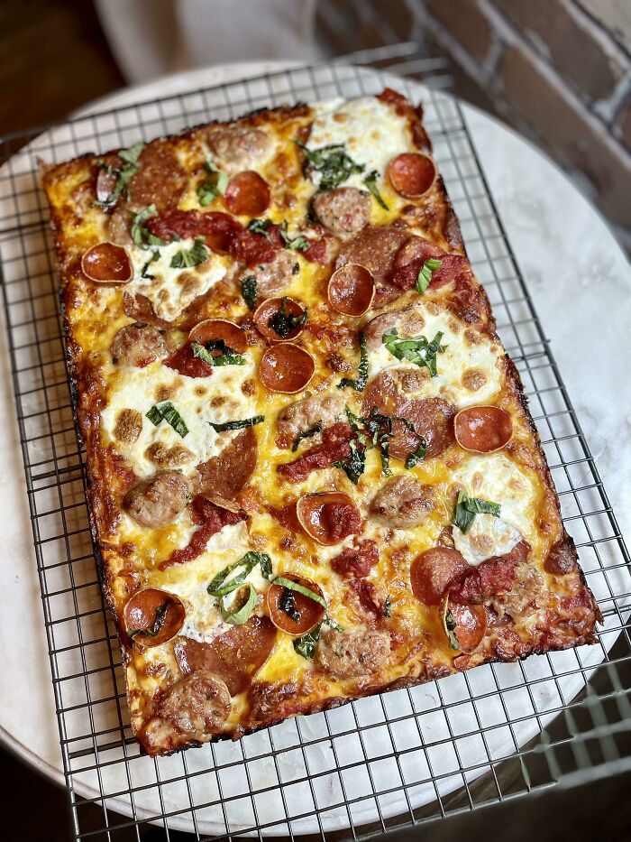 12-10-57-16394686401741679440