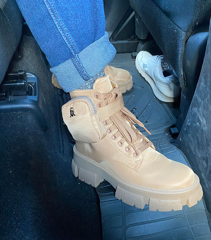 02-22-44-16457318949736891