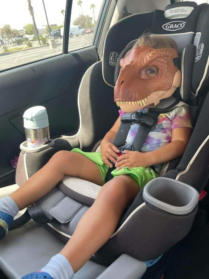 03-12-27-1647250044765370753