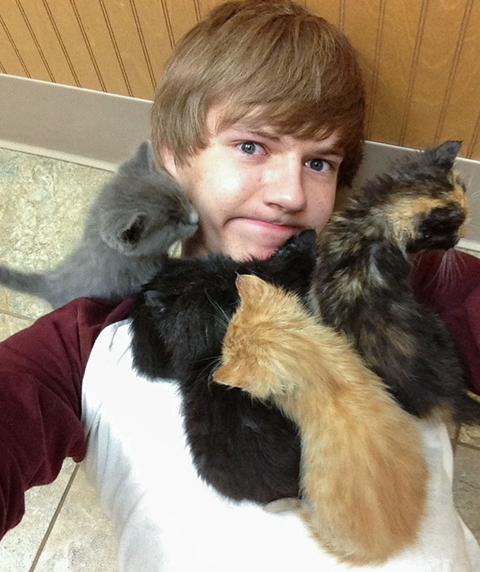 03-15-48-16463117331645046854