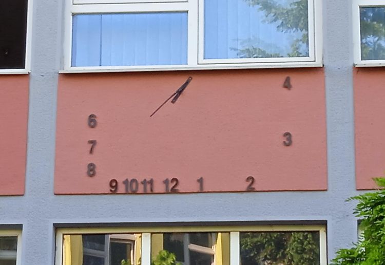 06-12-09-1654247385588999897