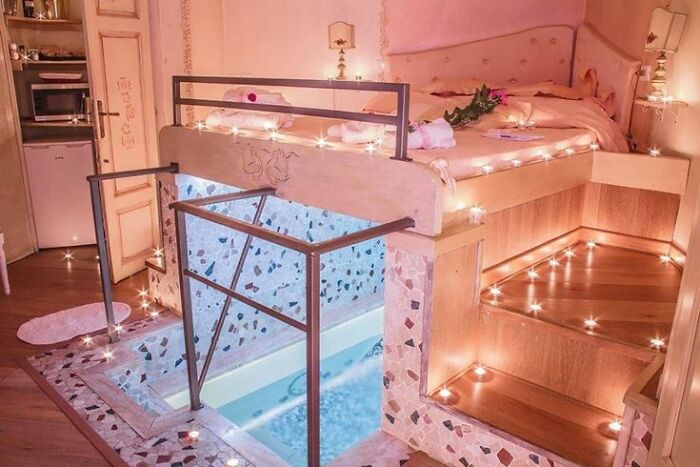 07-10-27-1658388437435368181