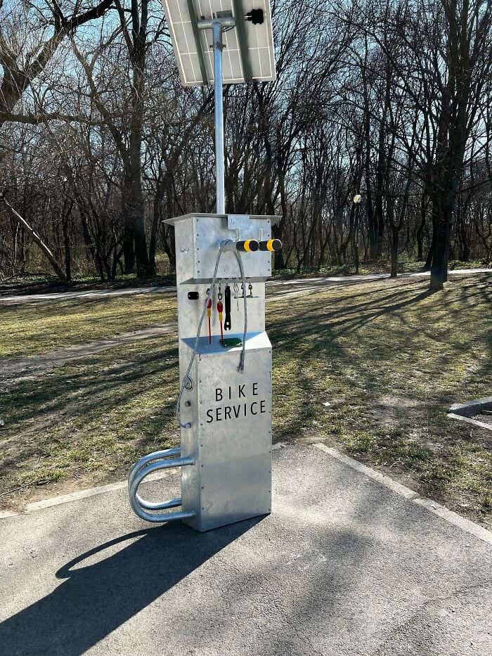 станция для обслуживания велосипедов в парке
