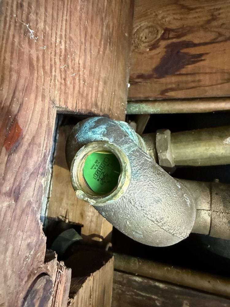 медиатр застрял в сливной трубе