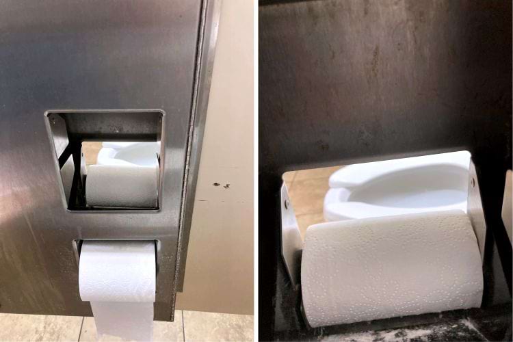 дыра между туалетными кабинками в области держателя туалетной бумаги