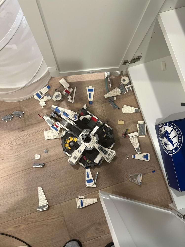 разбился Тысячелетний Сокол из Lego