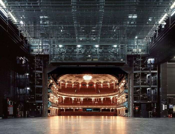 за кулисами театра Deutsches SchauSpielHaus