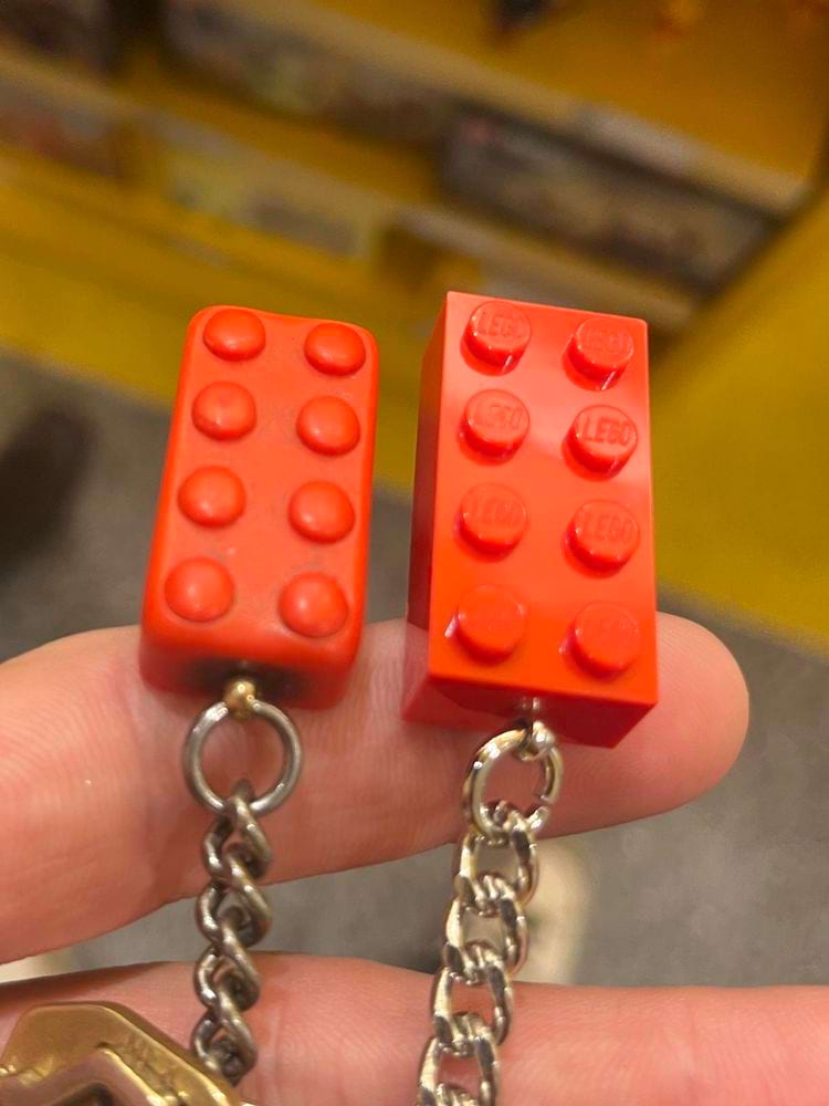 брелок LEGO десятилетней давности и совершенно новый