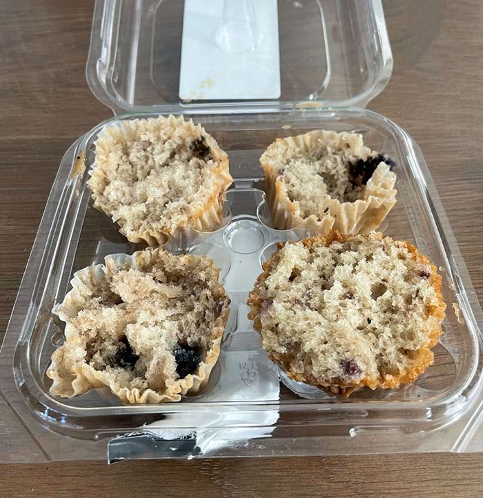кексы с оторванными верхушками