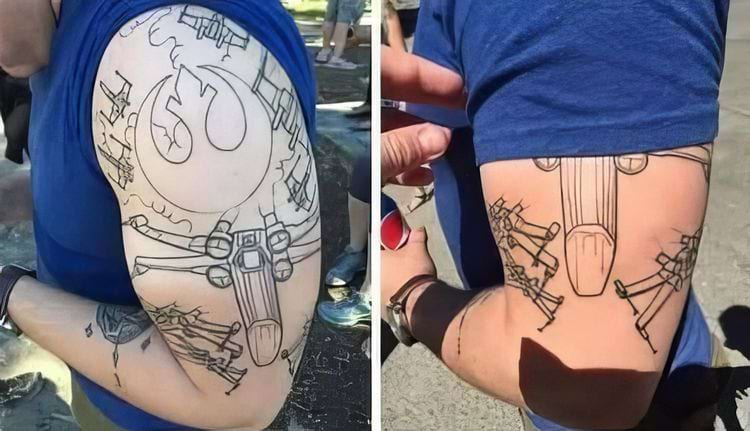 татуировка на плече с рукавом футболки и без