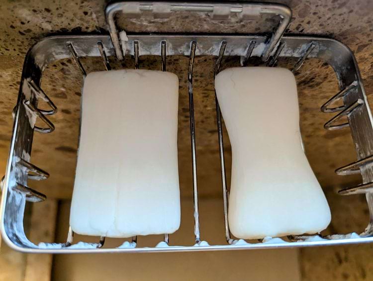 как пользуются твердым мылом муж и жена