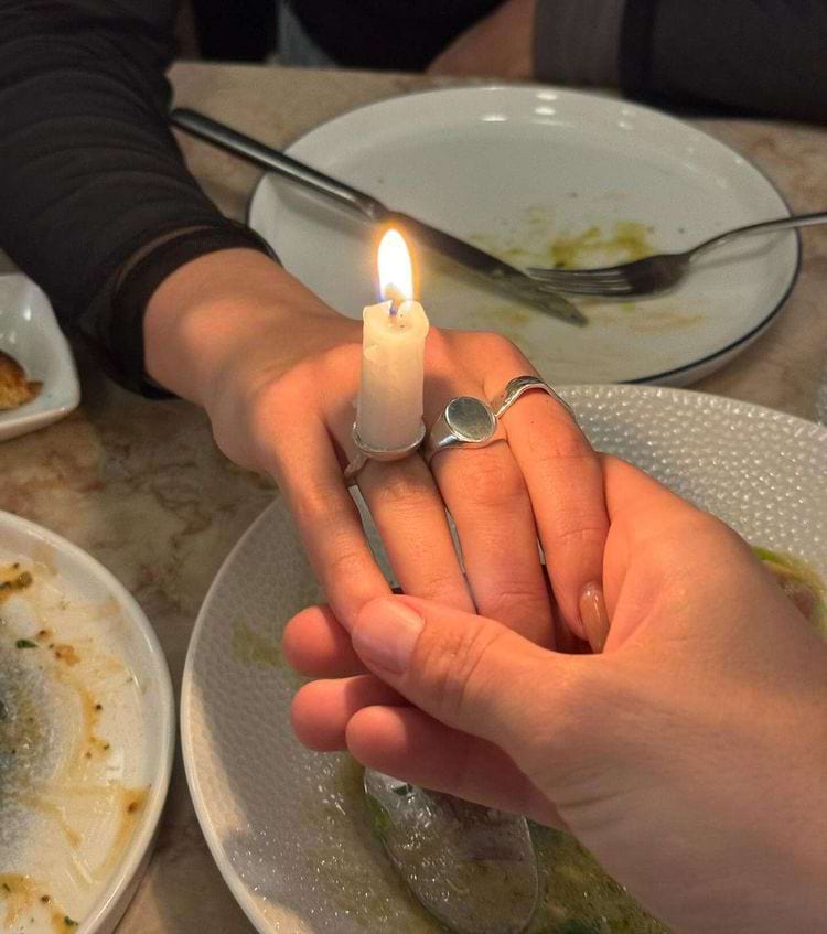 горящая свеча в кольце