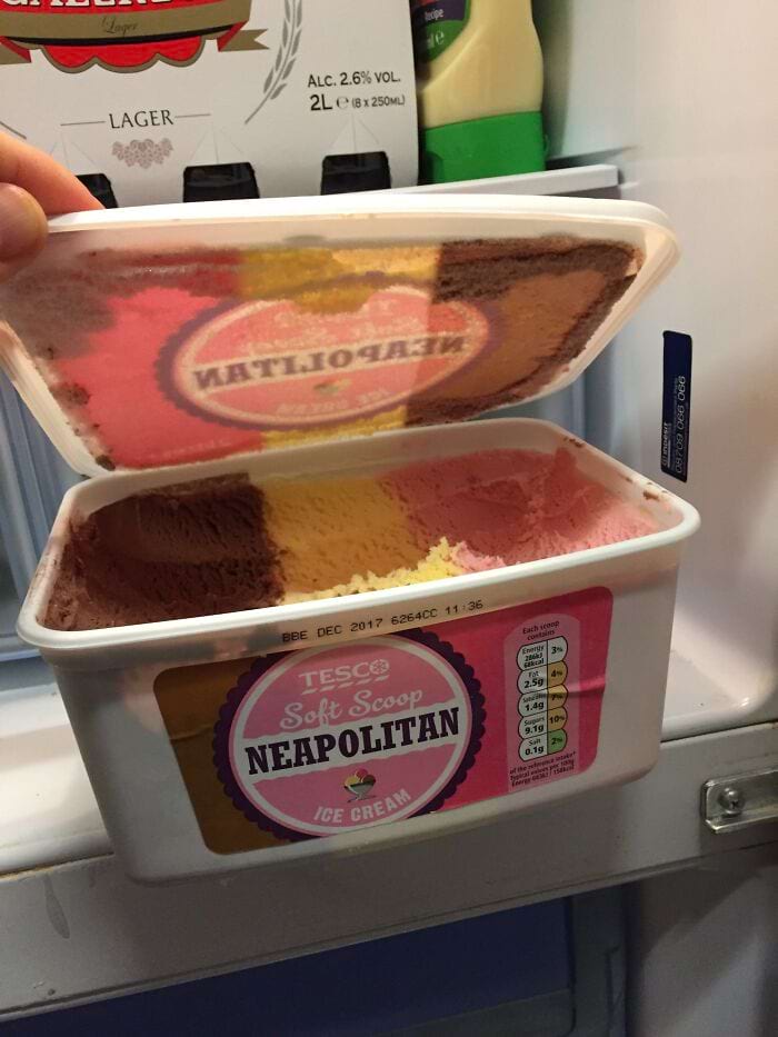 ванночка с мороженого с открытой крышкой