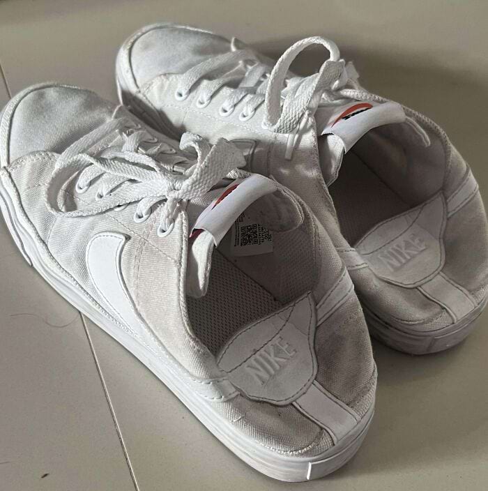 стоптанные задники кроссовок