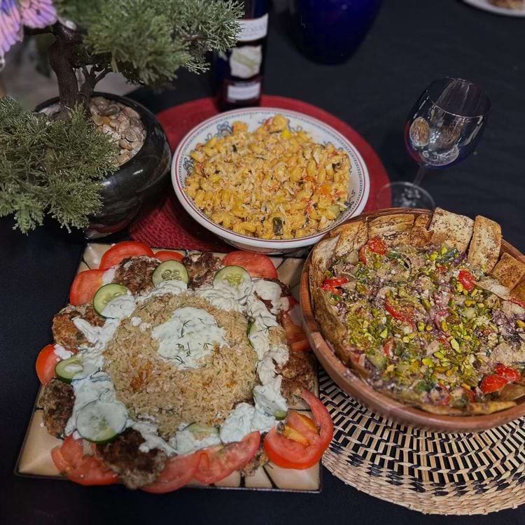 греческие блюда на столе