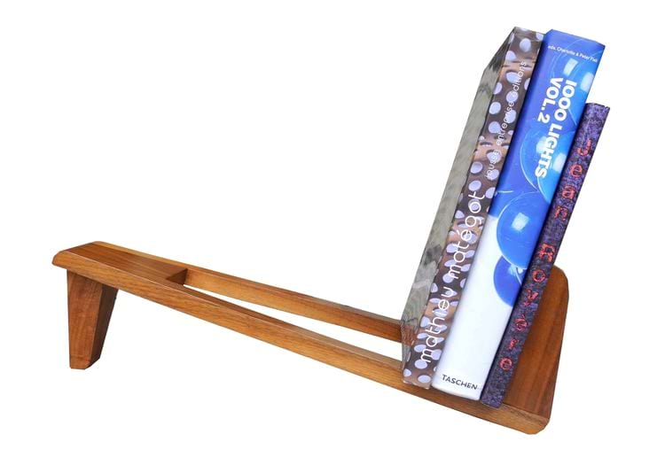  настольная полка, которую также можно использовать как подставку под открытую книгу