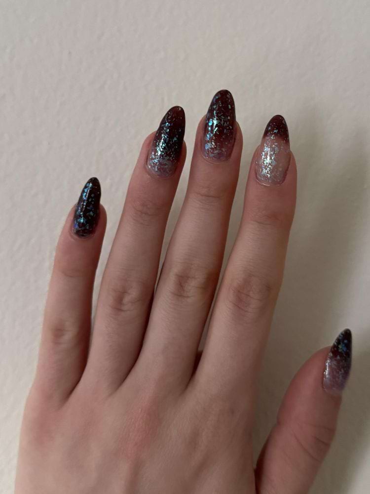 термолак на ногтях на одном пальце сменил цвет