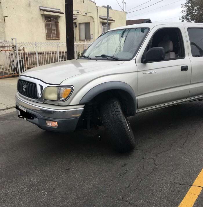 колесо оторвалось у автомобиля