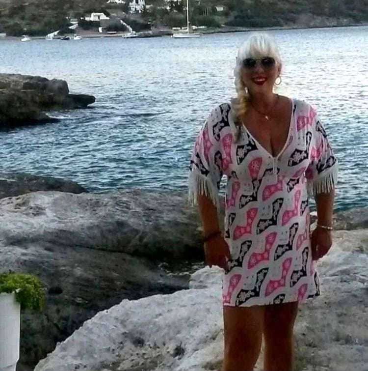 женщина редактирования внешности в фотошопе и с фильтрами