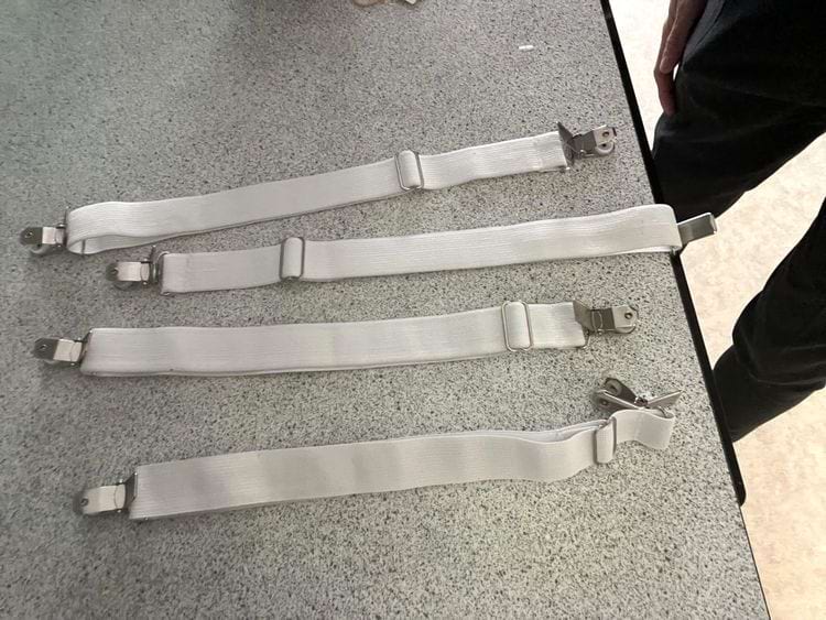 подтяжки для закрепления простыни на кровати