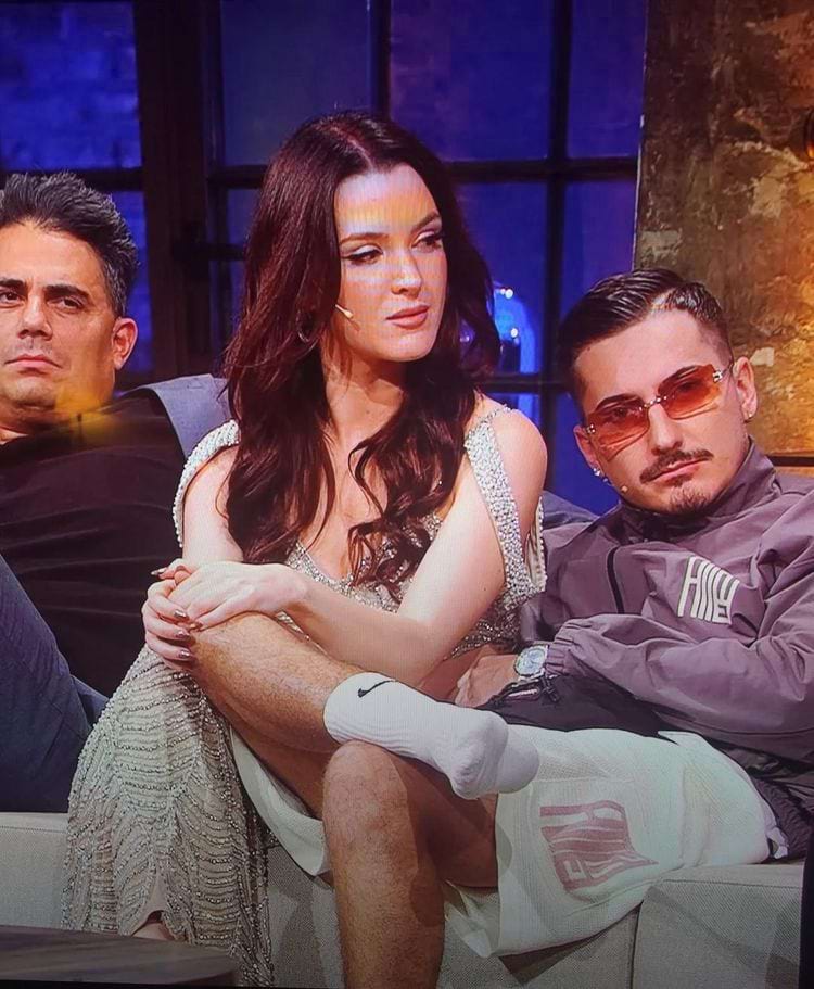 иллюзия женщины с мужскими ногами