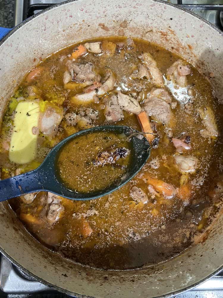 таракан в ложке с рагу