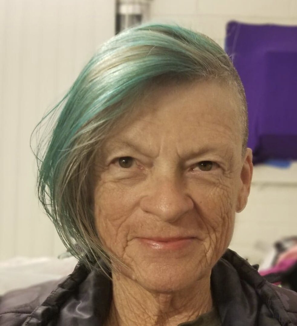 78 лет жизни. Старость Седые волосы. Женщина 78 лет. Жидкие волосы в старости. Человеку 78 лет.