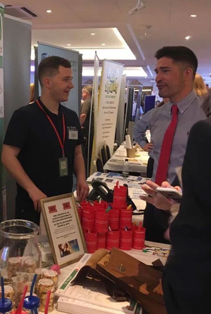 funny-pics-perfect-moment-301-5ff2e72ad6d4b 700