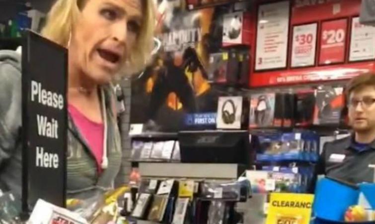 трансгендера назвали сэр, трансгендер взбесился, трангсендер вышел из себя, трансгендер сэр видео