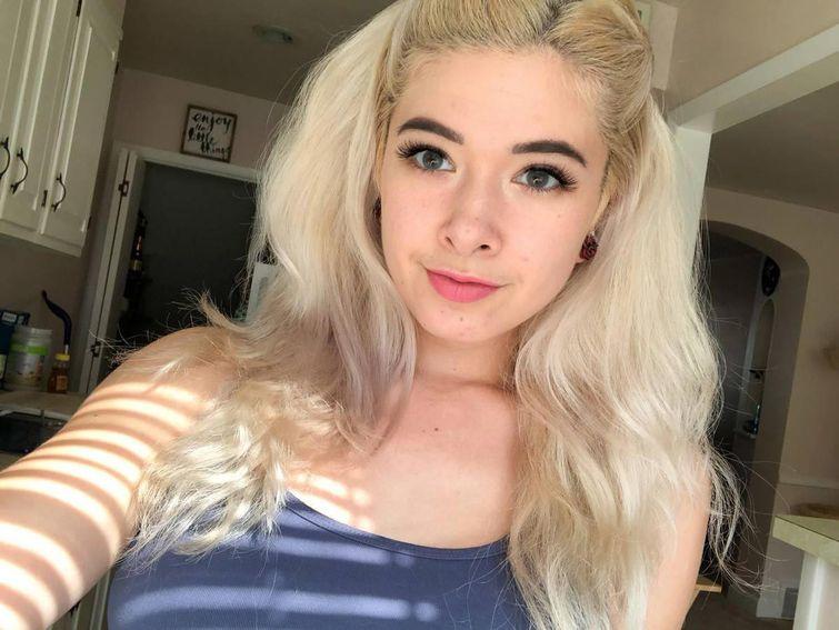 Сесилия Каталина Баез, обнимашки за деньги, объятия людей за деньги, обнимать людей за деньги