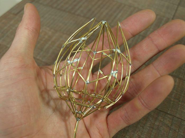 механический цветок, механический тюльпан, механический цветок расцветает от прикосновения