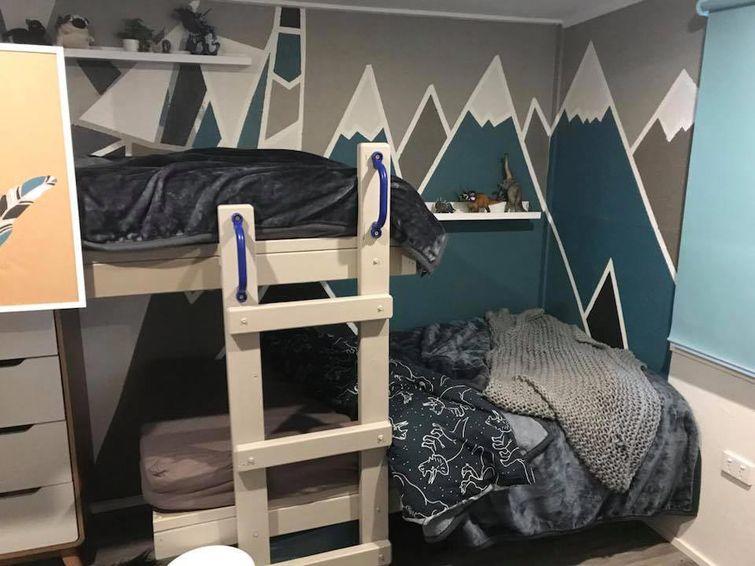 построила дом чтобы не брать ипотеку, собственный дом за 10000 долларов, женщина построила дом, построила дом для себя и детей