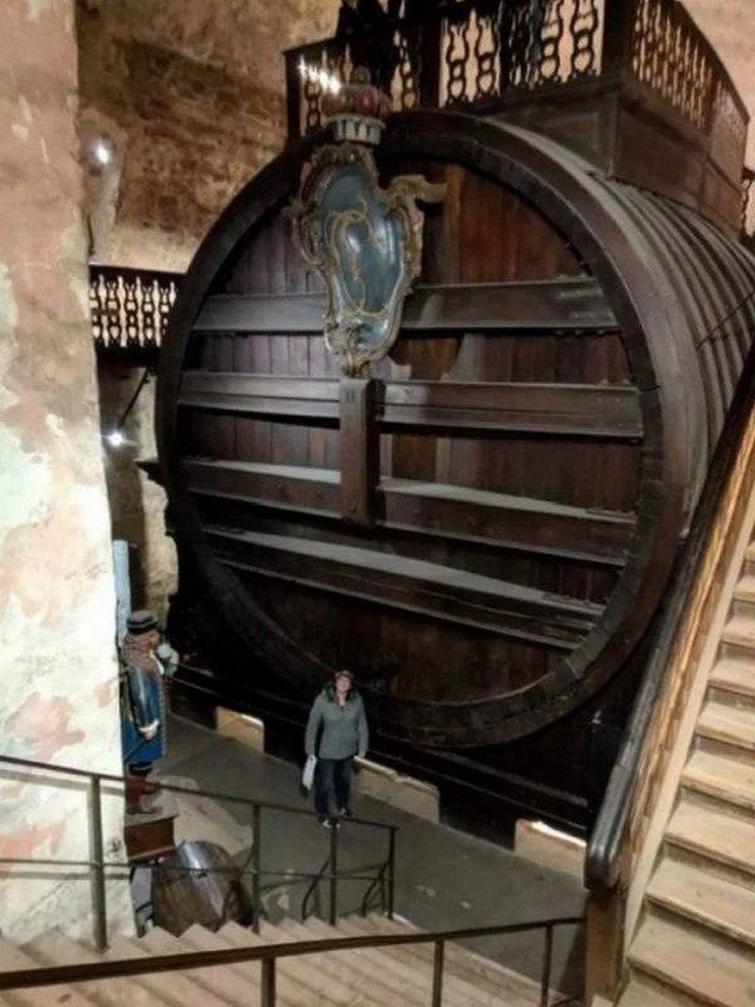 неожиданно большие вещи, оказались внезапно большими, внезапно большие вещи, вещи огромного размера