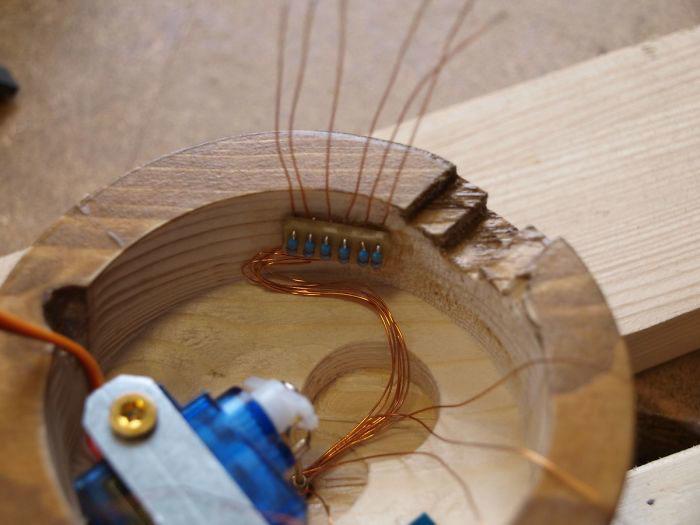 механический цветок, механический тюльпан, механический цветок расцветает от прикосновения