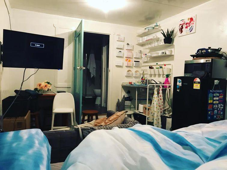 построила дом чтобы не брать ипотеку, собственный дом за 10000 долларов, женщина построила дом, построила дом для себя и детей