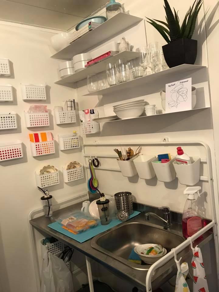 построила дом чтобы не брать ипотеку, собственный дом за 10000 долларов, женщина построила дом, построила дом для себя и детей